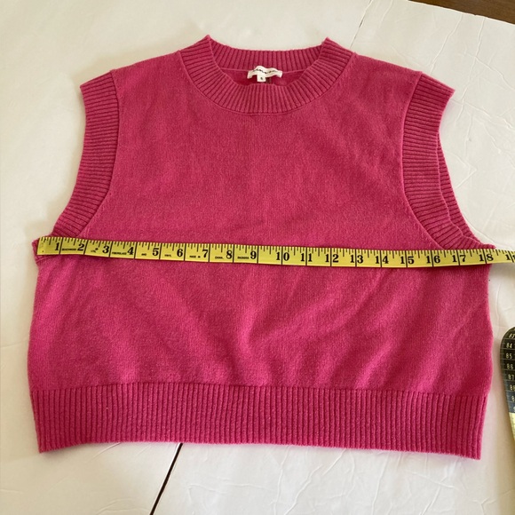 Mimosa / Pink cropped lightweight acrylic sweater vest - Picture 8 of 10
